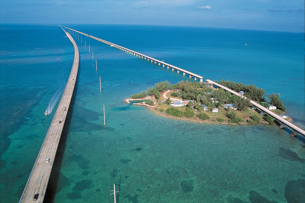 Miami to Key West Day Trip with Parasailing Image 2